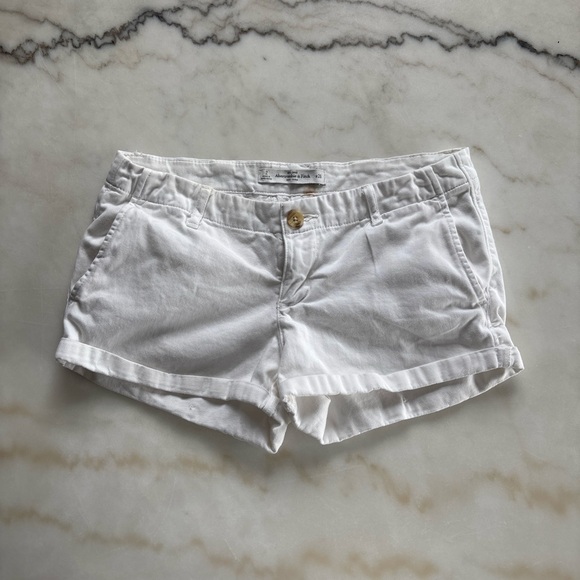 Abercrombie & Fitch Pants - Abercrombie & Fitch White Shorts Low Rise Cuffed Preppy Y2K Size 2